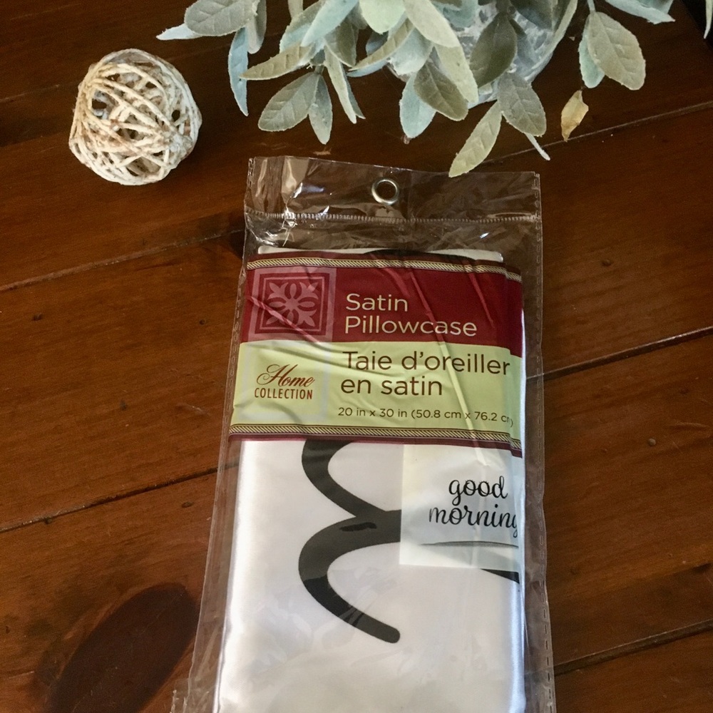 “Good morning” satin pillow case.